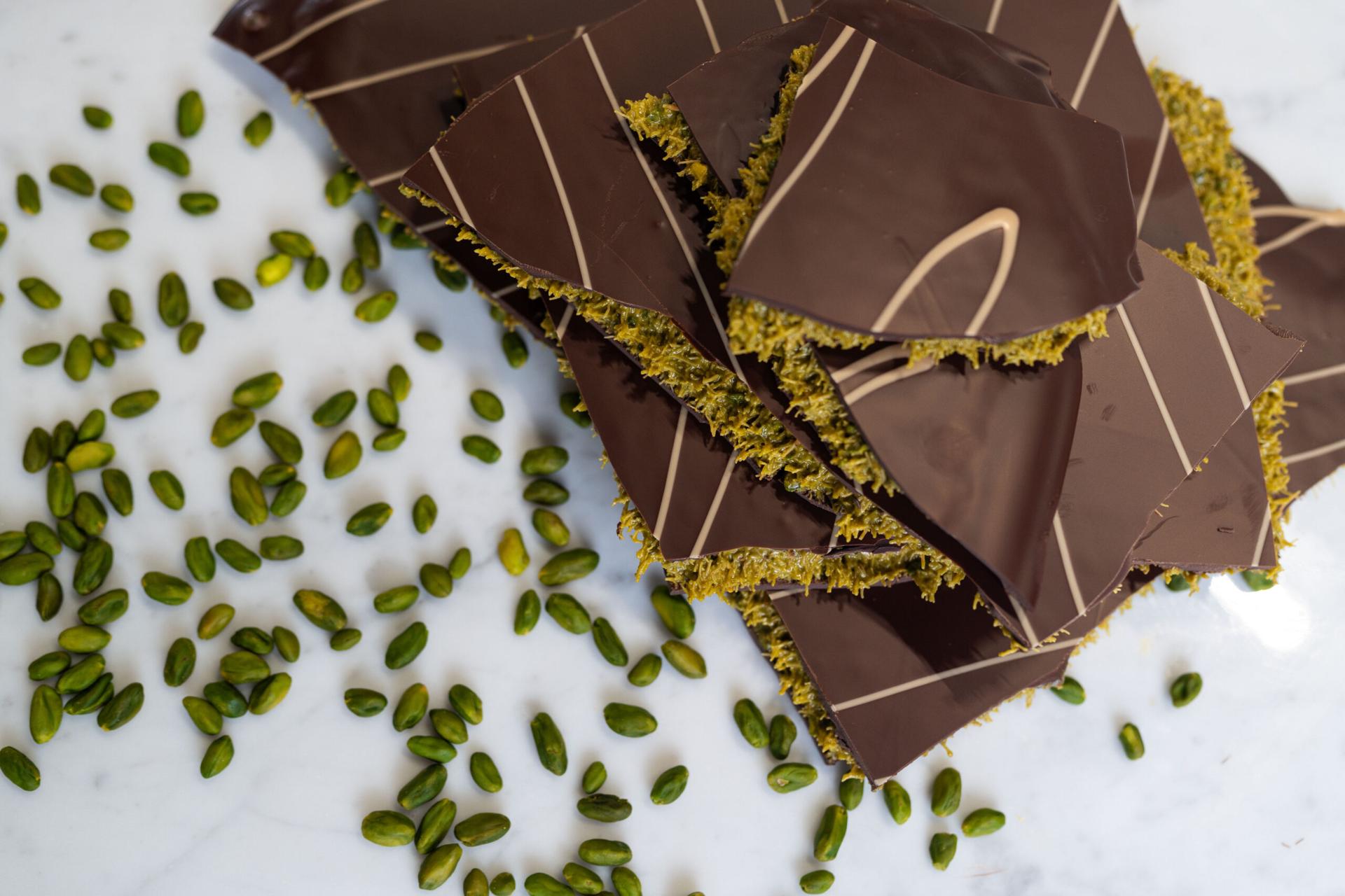 Discover the New Dark Chocolate Dubai FrischSchoggi at Läderach